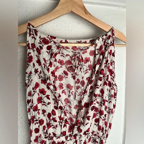 Divided H&M Red Floral Patterned romper - Picture 6 of 8